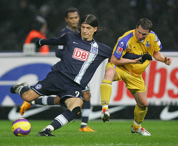 篮下对抗中 篮下对抗中