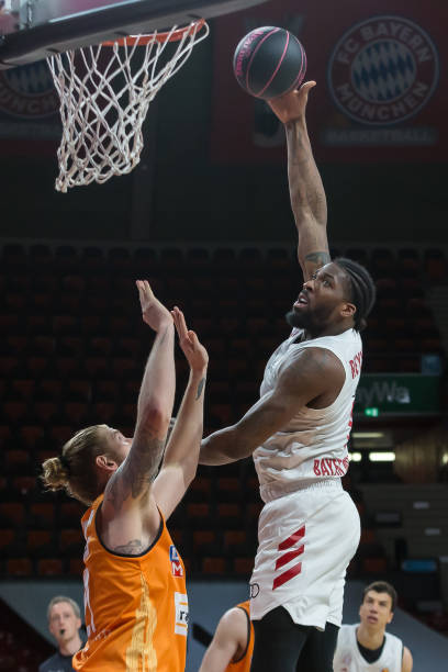 现代足球中 现代足球中